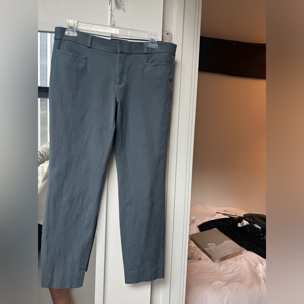 Banana republic women’s Sloan work pants, blue gray size 6, like new